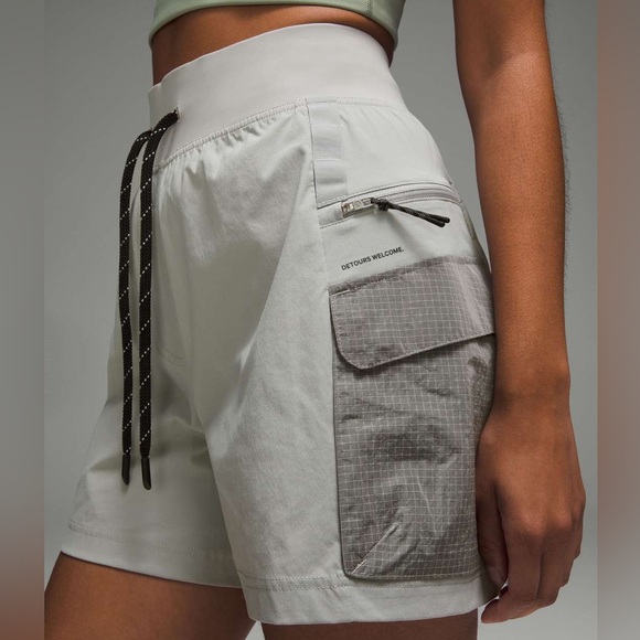 Lululemon Multi-Pocket Cargo High-Rise Hiking Short 5" size 4 - Picture 1 of 15